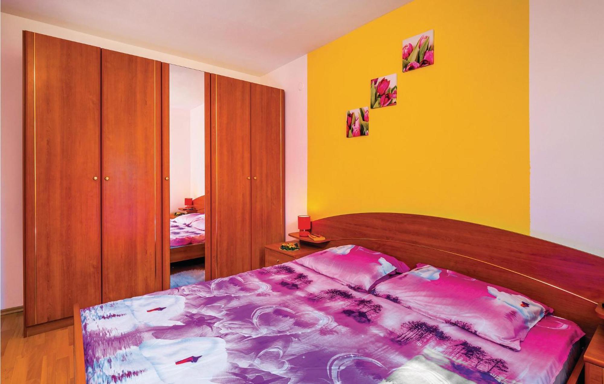 2 Bedroom Gorgeous Apartment In Rabac Exterior foto